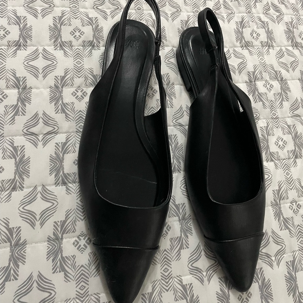 H&M Black Pointed Flats